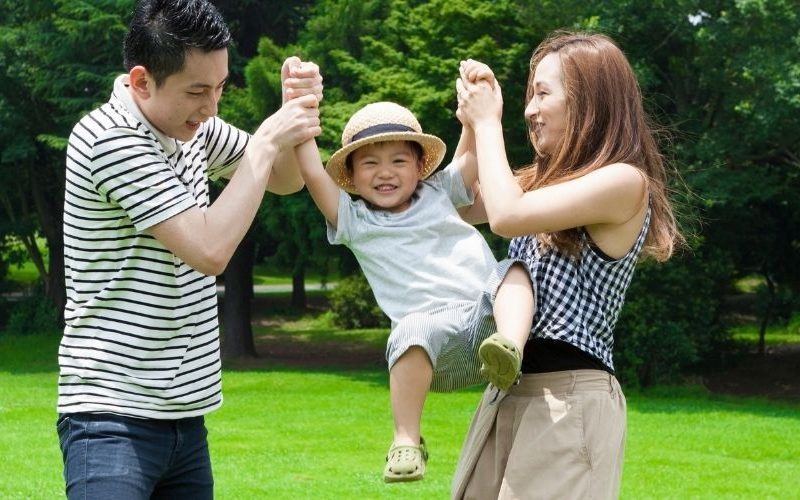 lifting children