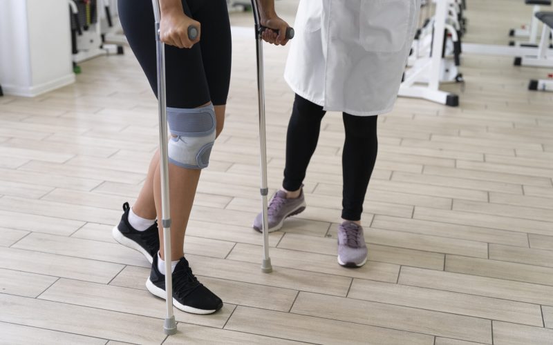 medical-assistant-helping-patient-with-physiotherapy-exercises